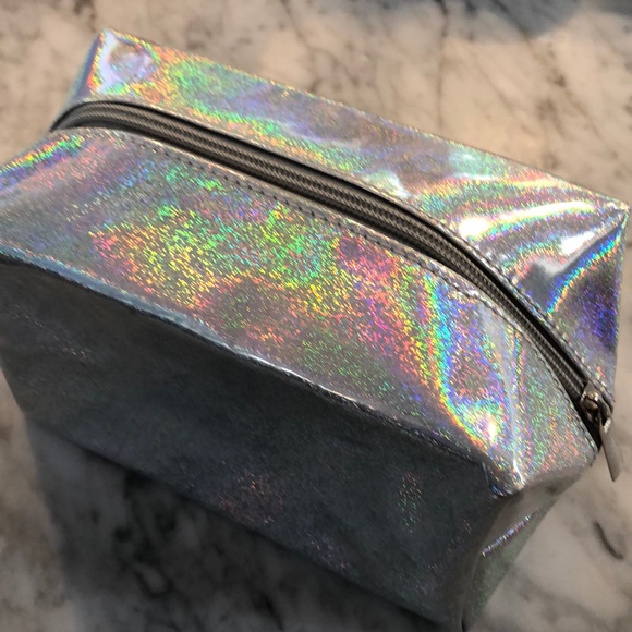 New- cosmetic bag - silver/ halo - Picture 1 of 4